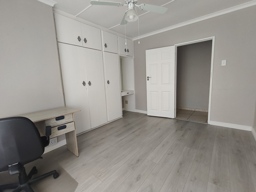 3 Bedroom Property for Sale in Wavecrest Eastern Cape